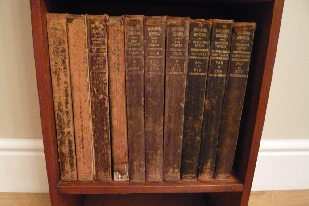 Edwardian Pitch Pine Bookcase & Encyclopaedia Britannica  View VI