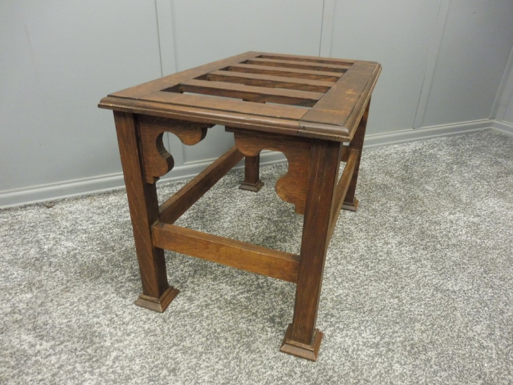 Excellent Oak Arts & Crafts Luggage  Stand View II
