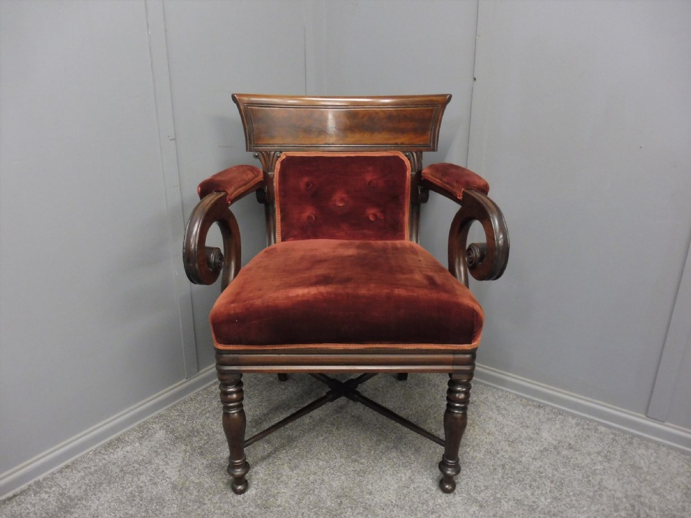 EARLY 19TH CENTURY DESK OR READING CHAIR