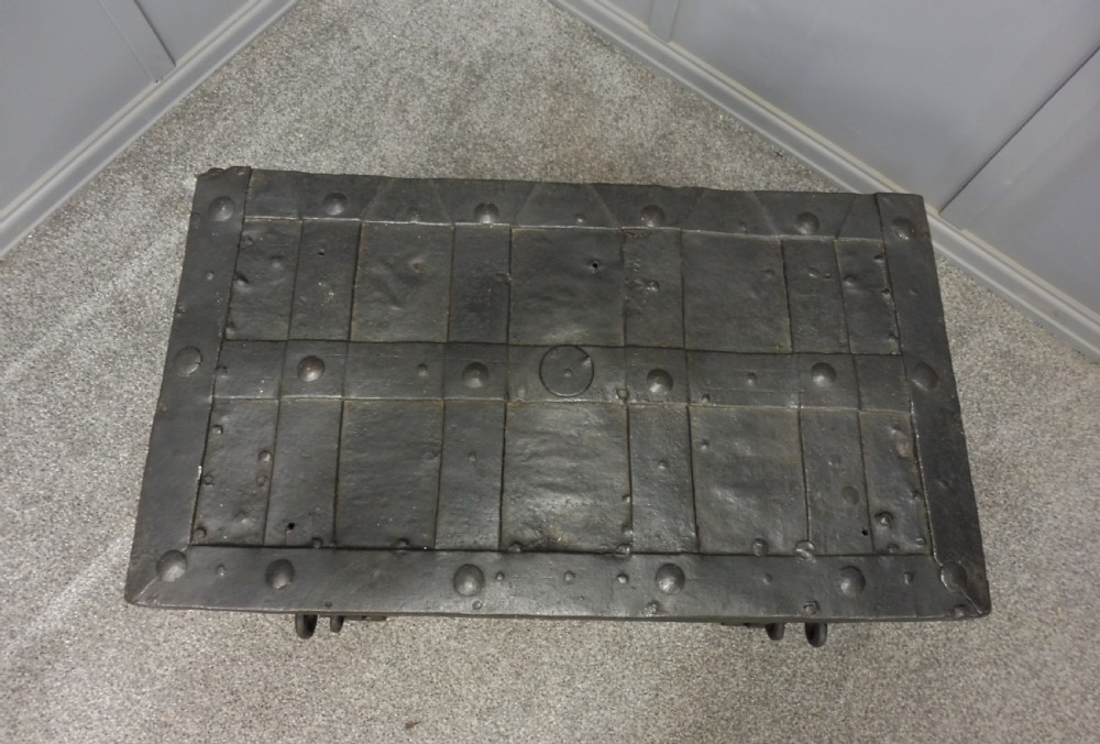 17TH CENTURY ARMADA CHEST View III