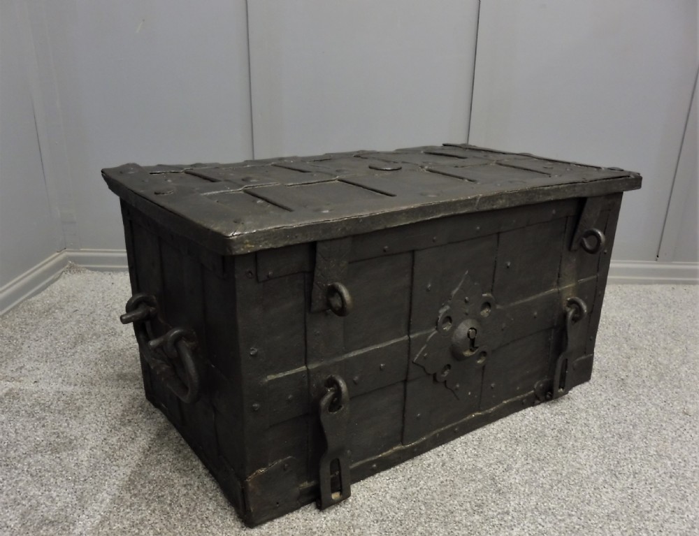 17TH CENTURY ARMADA CHEST View IV