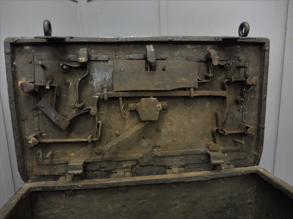 17TH CENTURY ARMADA CHEST View VI