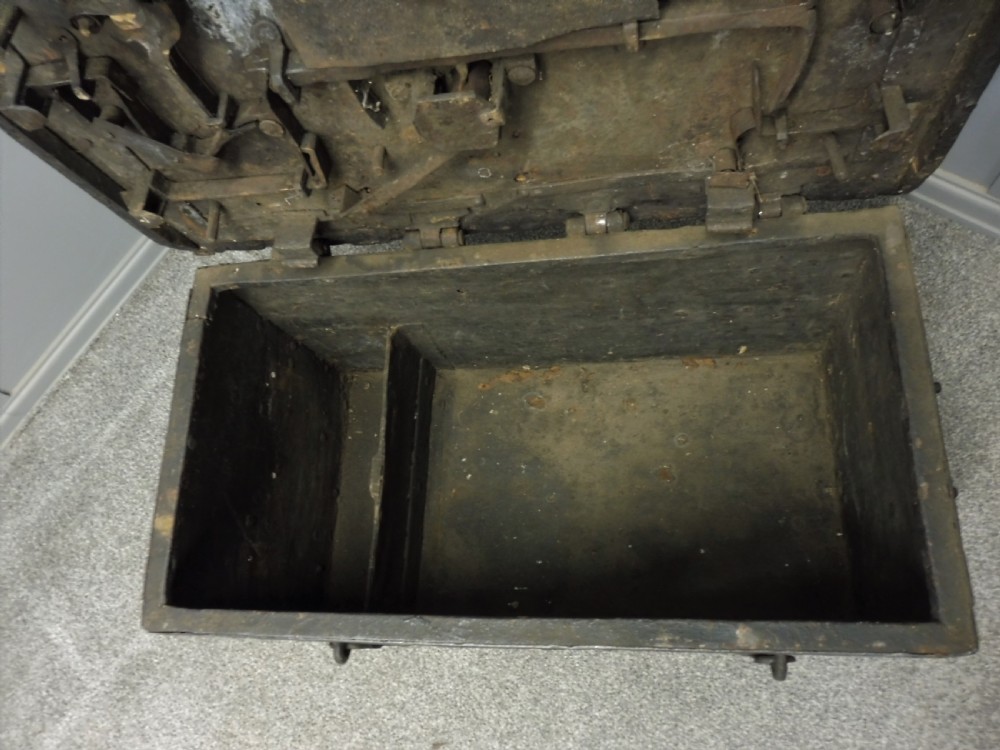 17TH CENTURY ARMADA CHEST View VII