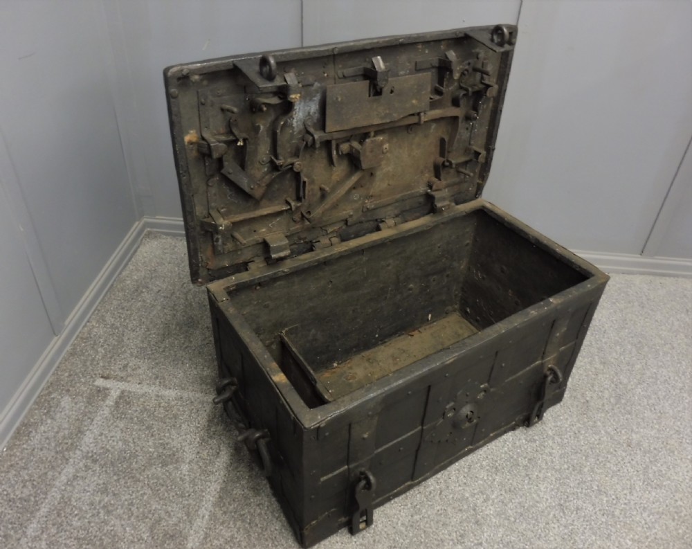 17TH CENTURY ARMADA CHEST View VIII