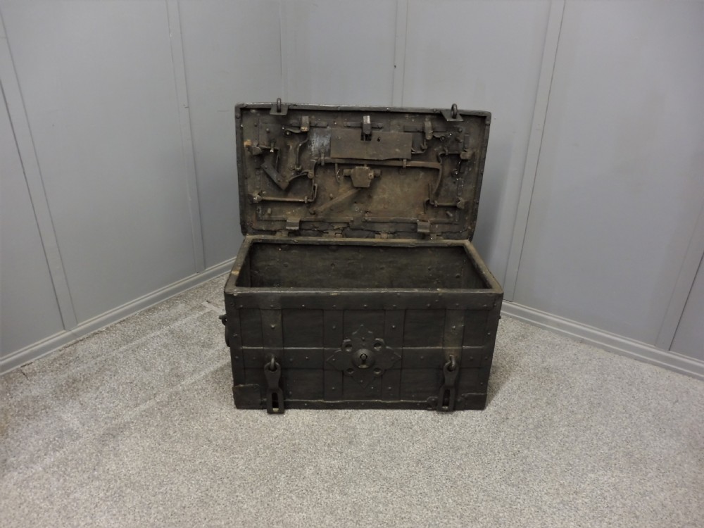 17TH CENTURY ARMADA CHEST View IX