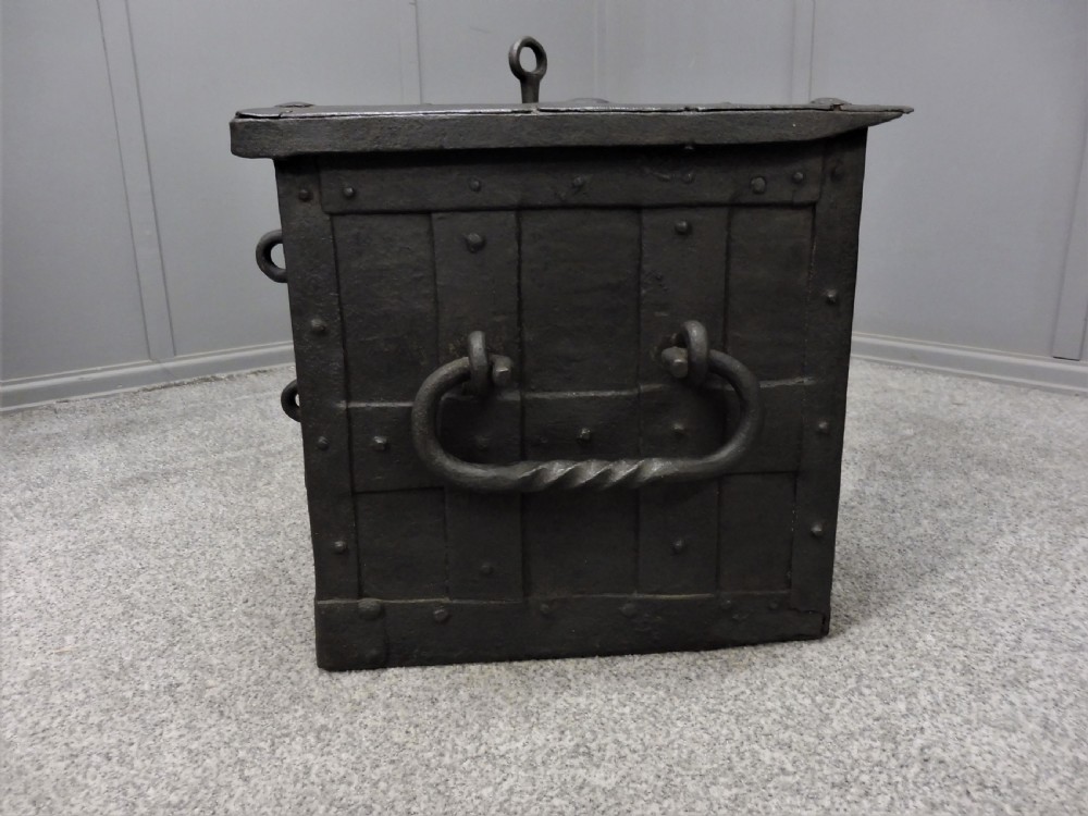17TH CENTURY ARMADA CHEST View X
