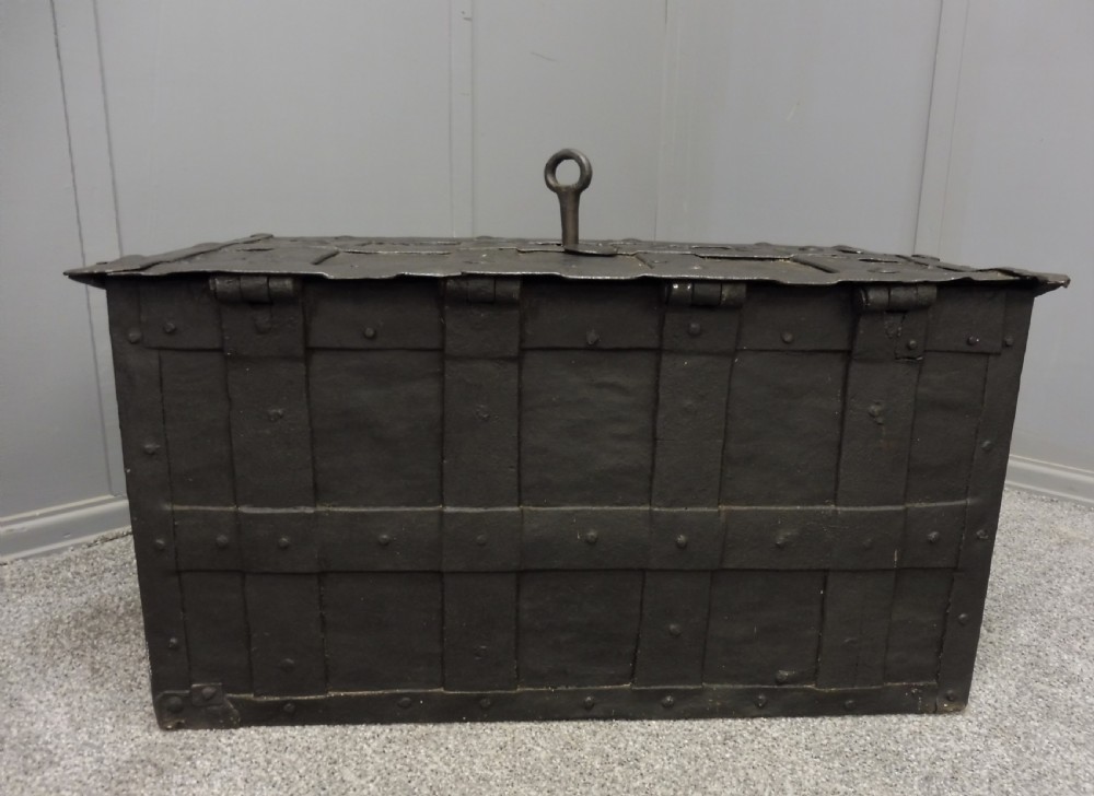 17TH CENTURY ARMADA CHEST View XI