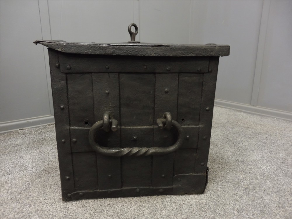 17TH CENTURY ARMADA CHEST View XII