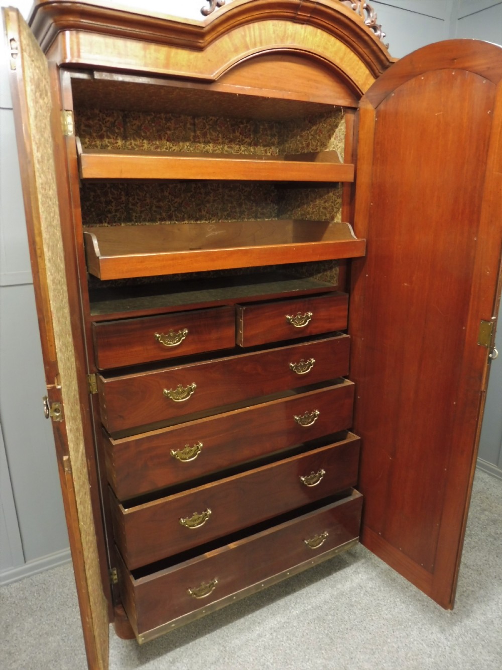 VICTORIAN MAHOGANY WARDROBE View V