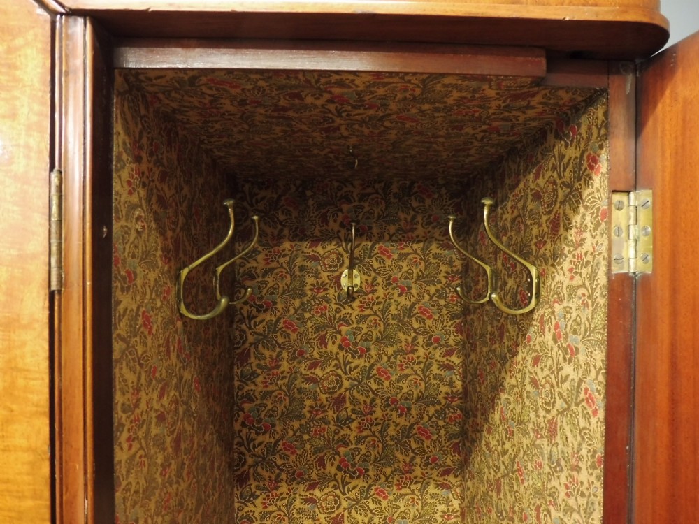 VICTORIAN MAHOGANY WARDROBE View VII