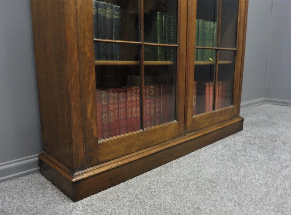 TALL GOLDEN OAK BOOKCASE View VI