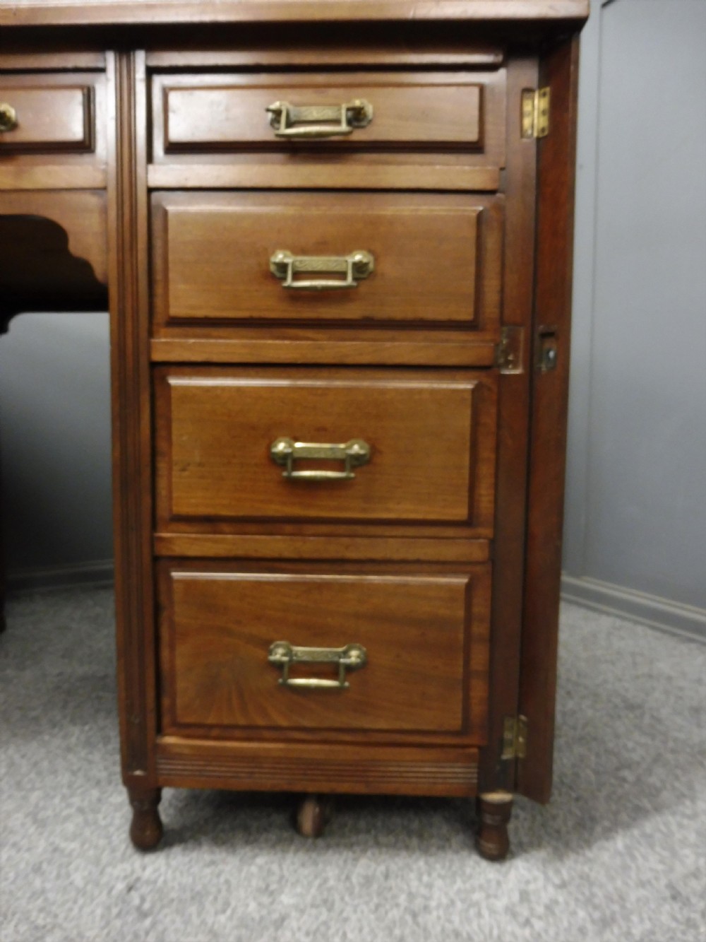 GOOD QUALITY WALNUT DESK CIRCA 1900 View VII