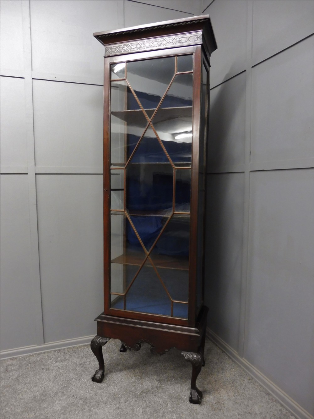 TALL SLIM MAHOGANY DISPLAY CABINET CIRCA 1900-1910