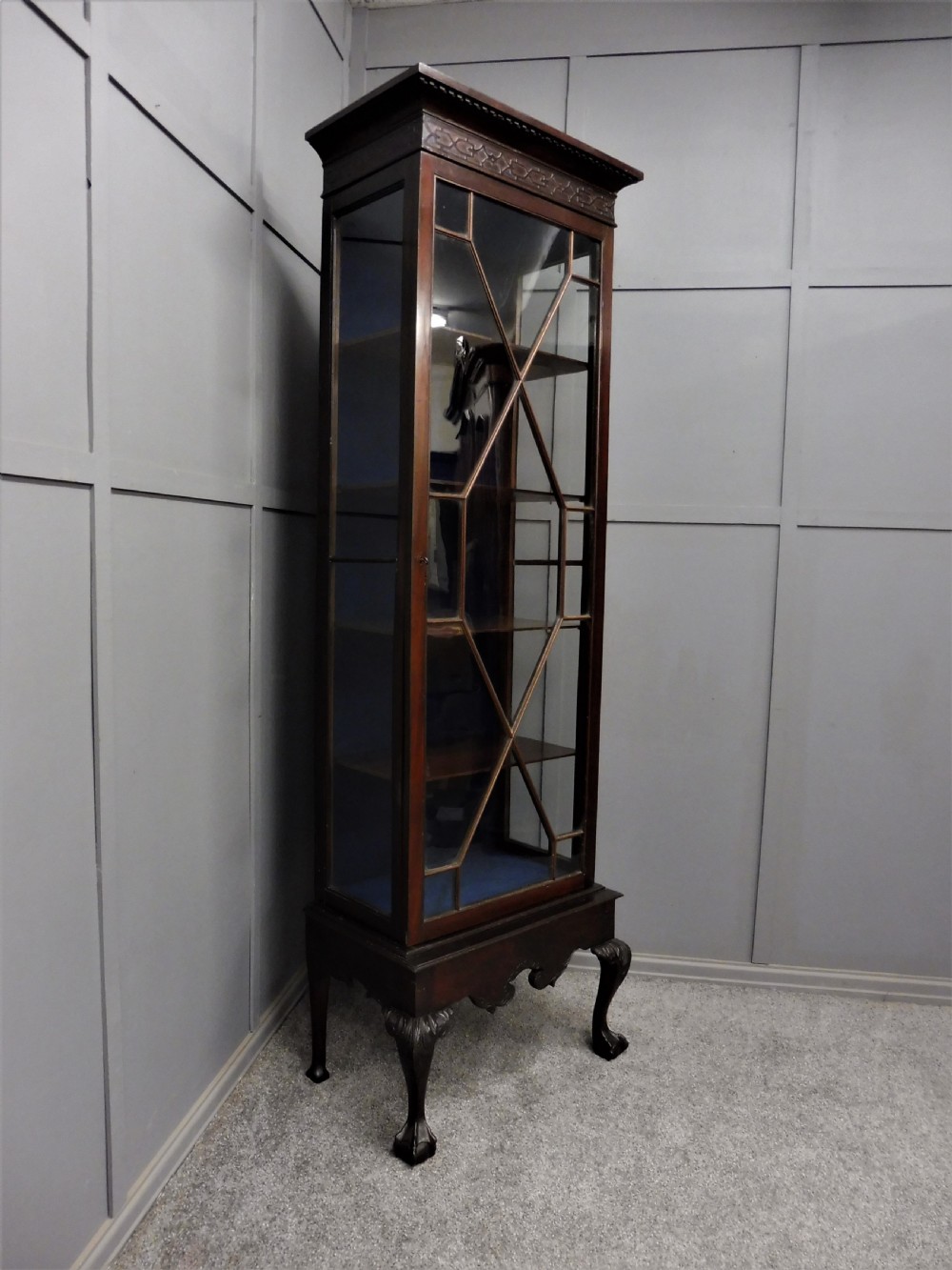 TALL SLIM MAHOGANY DISPLAY CABINET CIRCA 1900-1910 View III