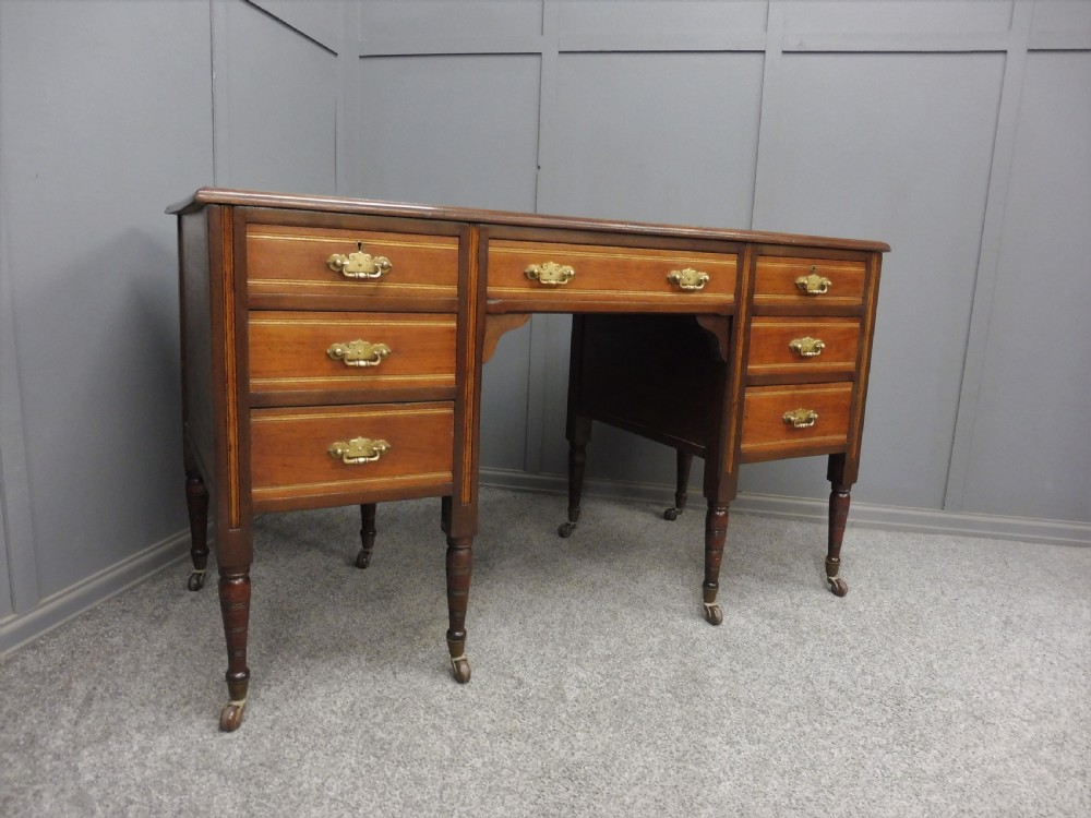 LATE VICTORIAN MAHOGANY DESK