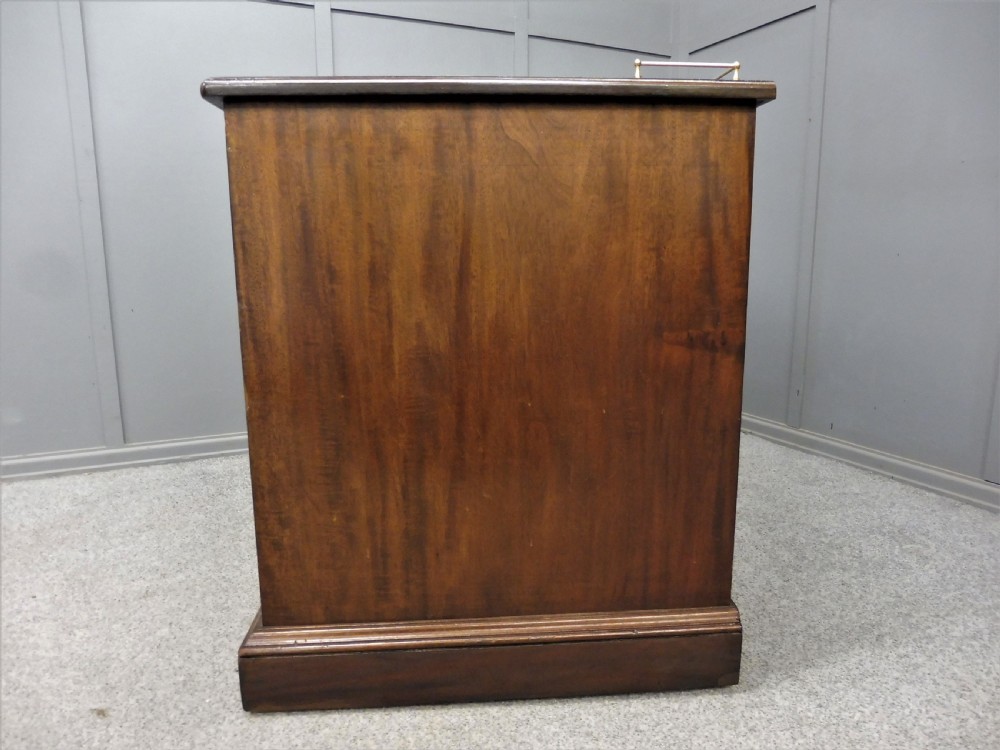 MAHOGANY DESK BY GILLOW AND CO View IX