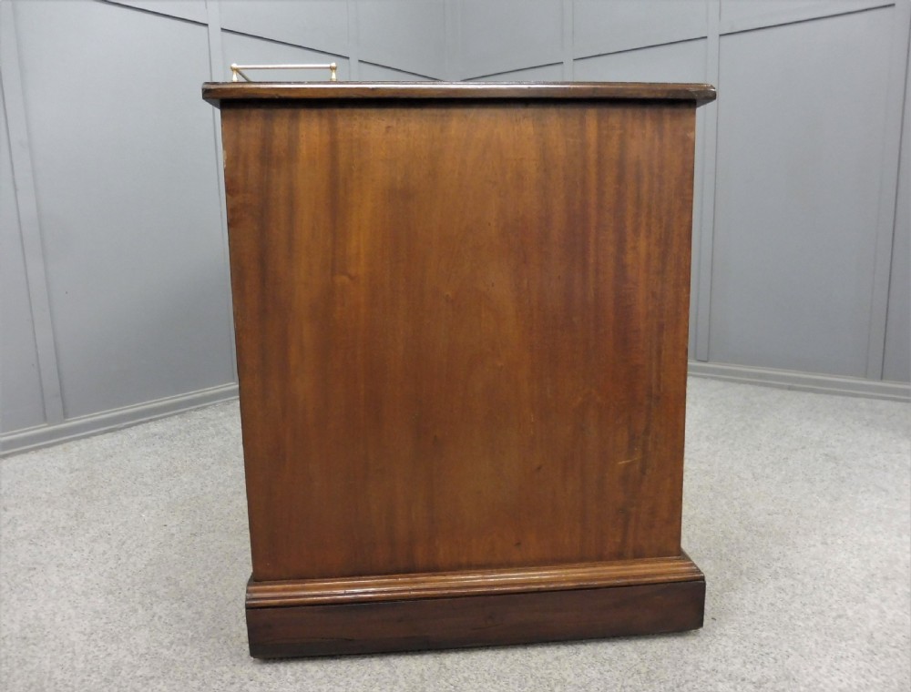MAHOGANY DESK BY GILLOW AND CO View XI