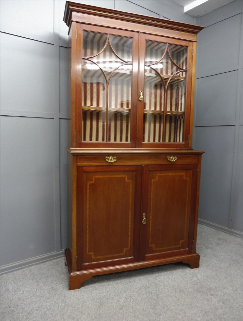 EDWARDIAN MAHOGANY INLAID BOOKCASE