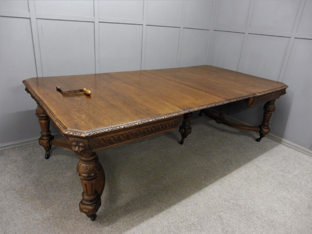 VICTORIAN CARVED OAK EXTENDING DINING TABLE CIRCA 1880