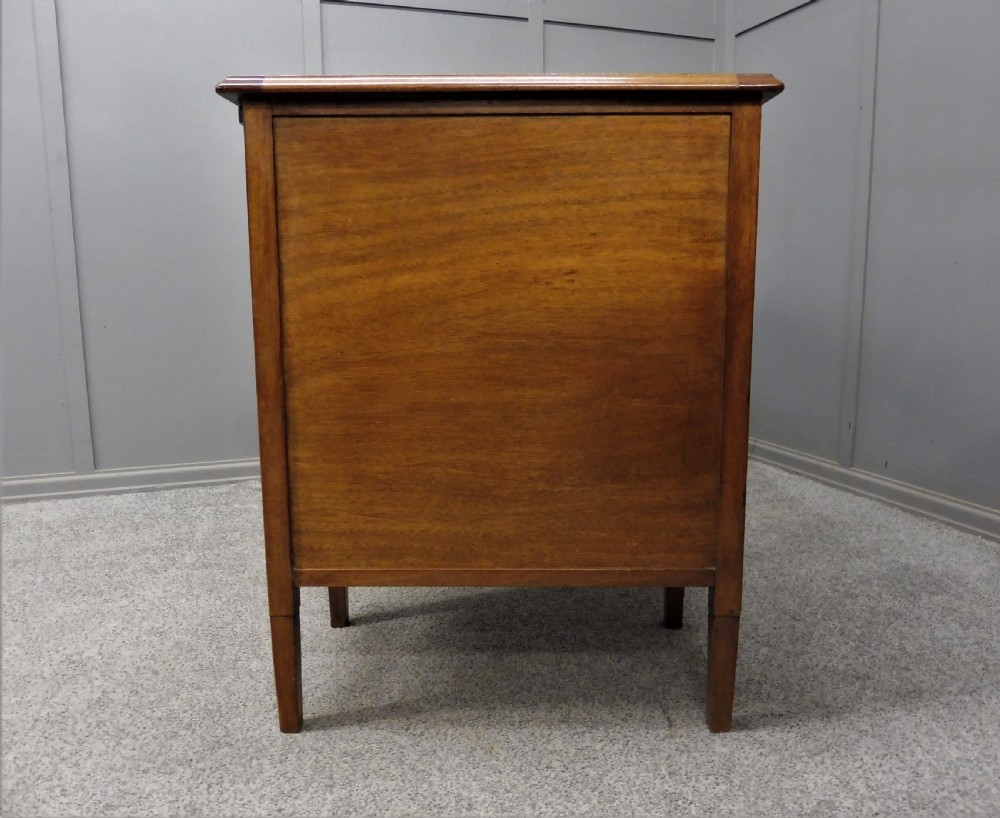MAHOGANY DESK View V
