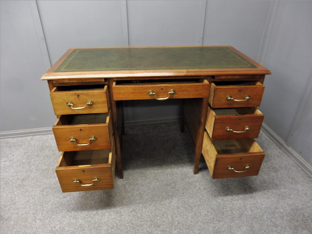MAHOGANY DESK View IX