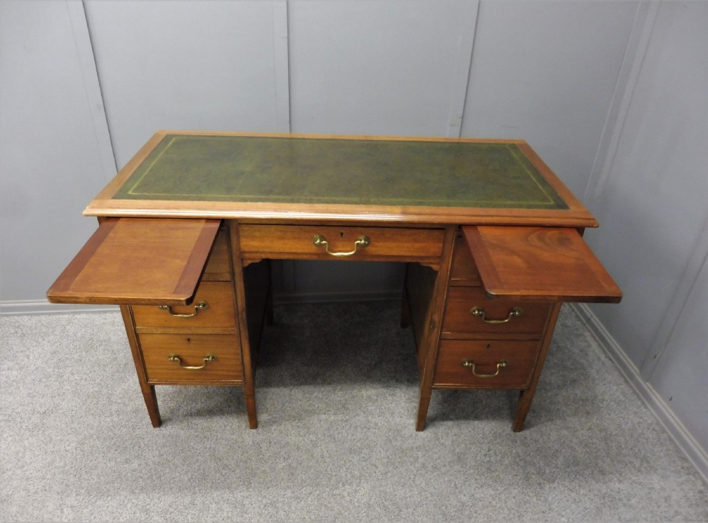 MAHOGANY DESK View X
