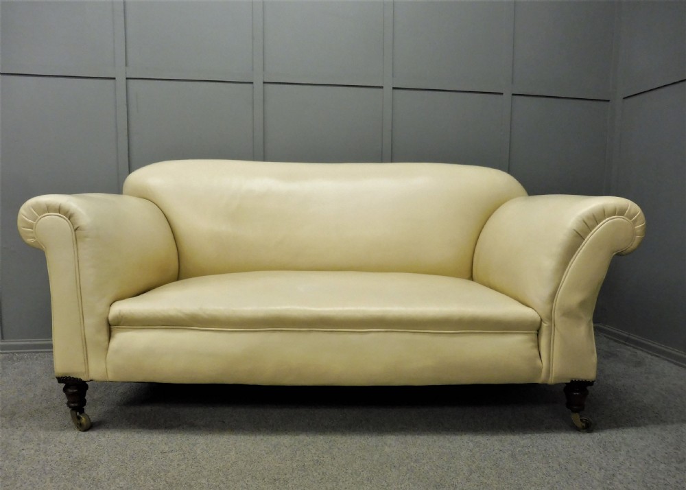 ANTIQUE LEATHER CHESTERFIELD SOFA CIRCA 1900