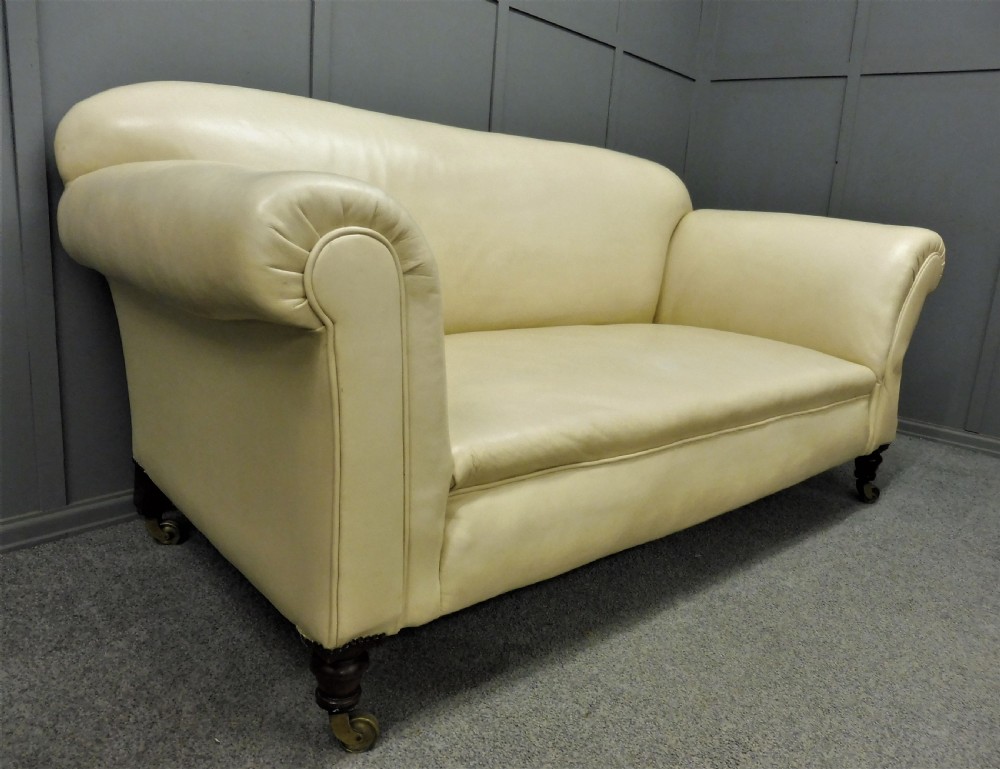 ANTIQUE LEATHER CHESTERFIELD SOFA CIRCA 1900 View II