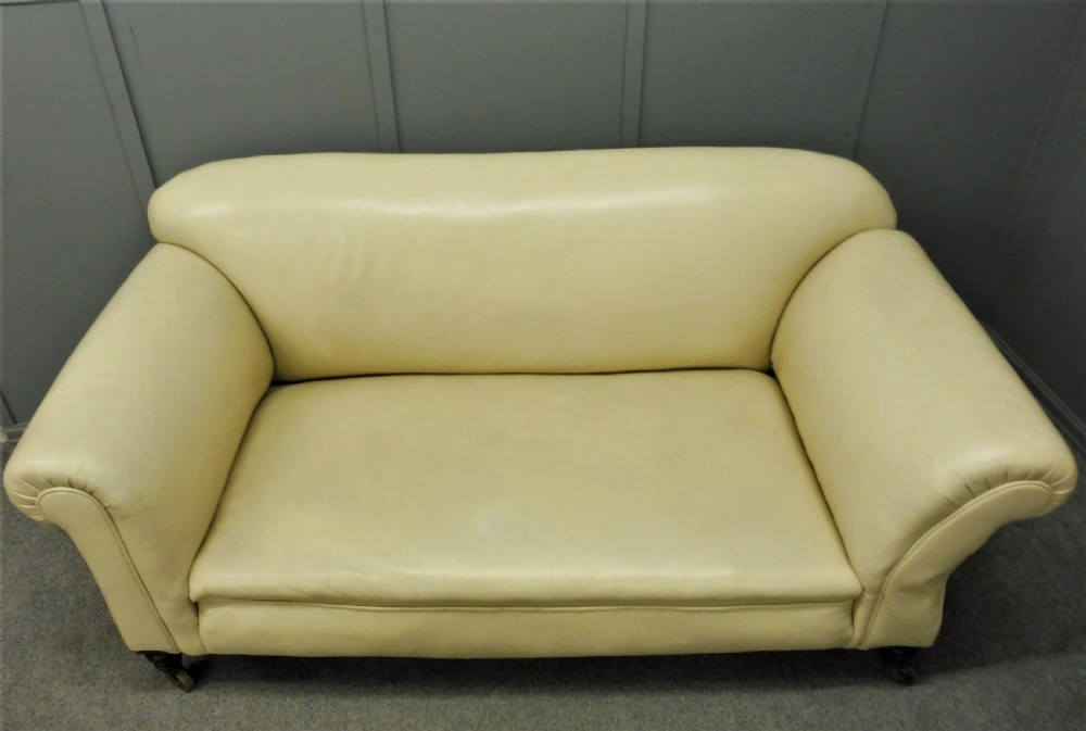ANTIQUE LEATHER CHESTERFIELD SOFA CIRCA 1900 View III