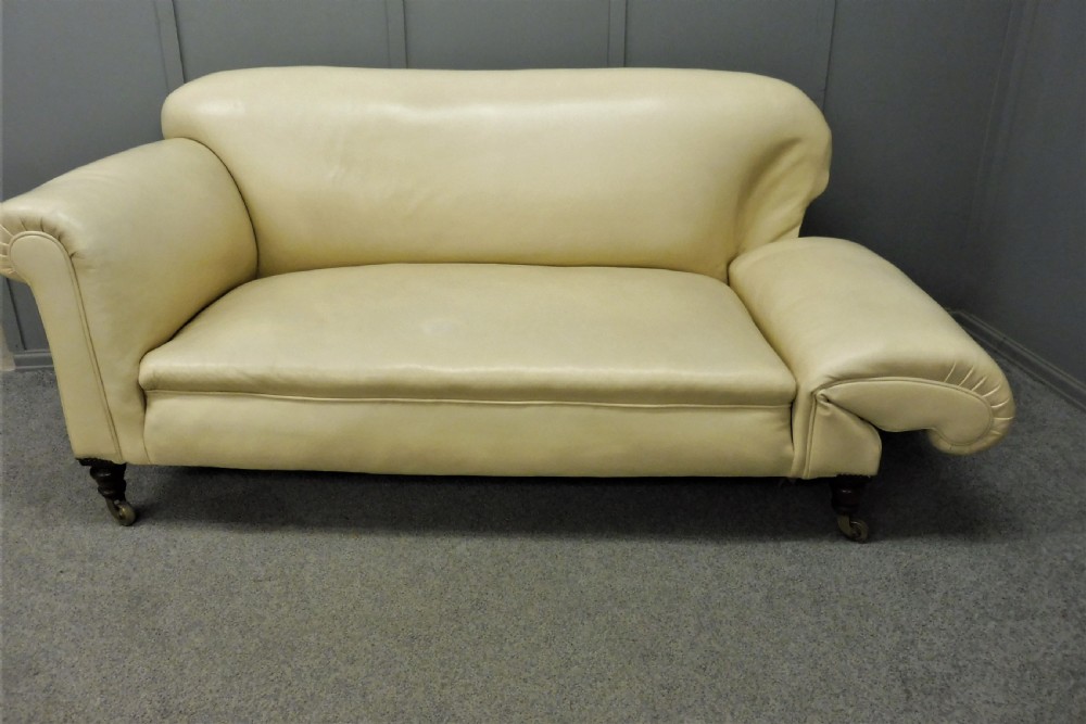 ANTIQUE LEATHER CHESTERFIELD SOFA CIRCA 1900 View V
