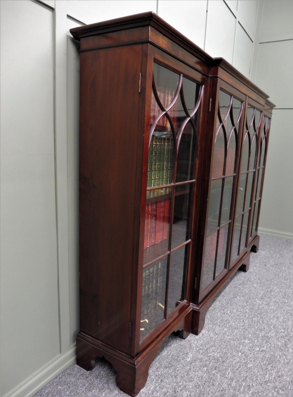 EDWARDIAN MAHOGANY BREAKFRONT BOOKCASE View IV