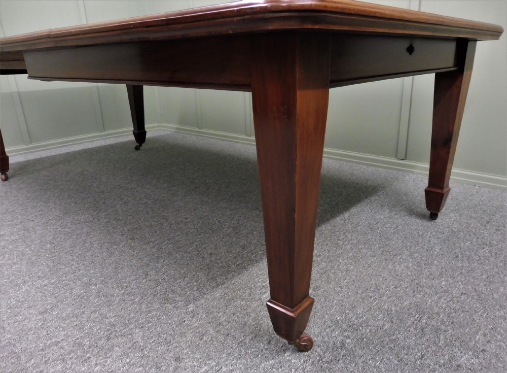WALNUT INLAID EXTENDING DINING TABLE CIRCA 1900 View VII