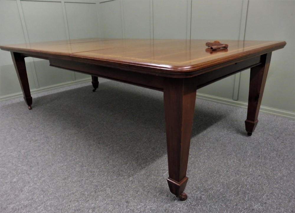 WALNUT INLAID EXTENDING DINING TABLE CIRCA 1900 View VIII