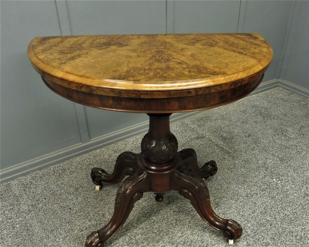 VICTORIAN FIGURED WALNUT CARD TABLE
