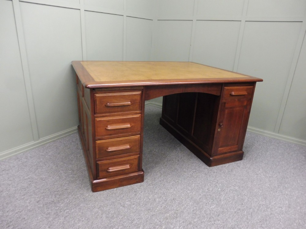 MAHOGANY LEATHER TOPPED PARTNERS DESK View VI