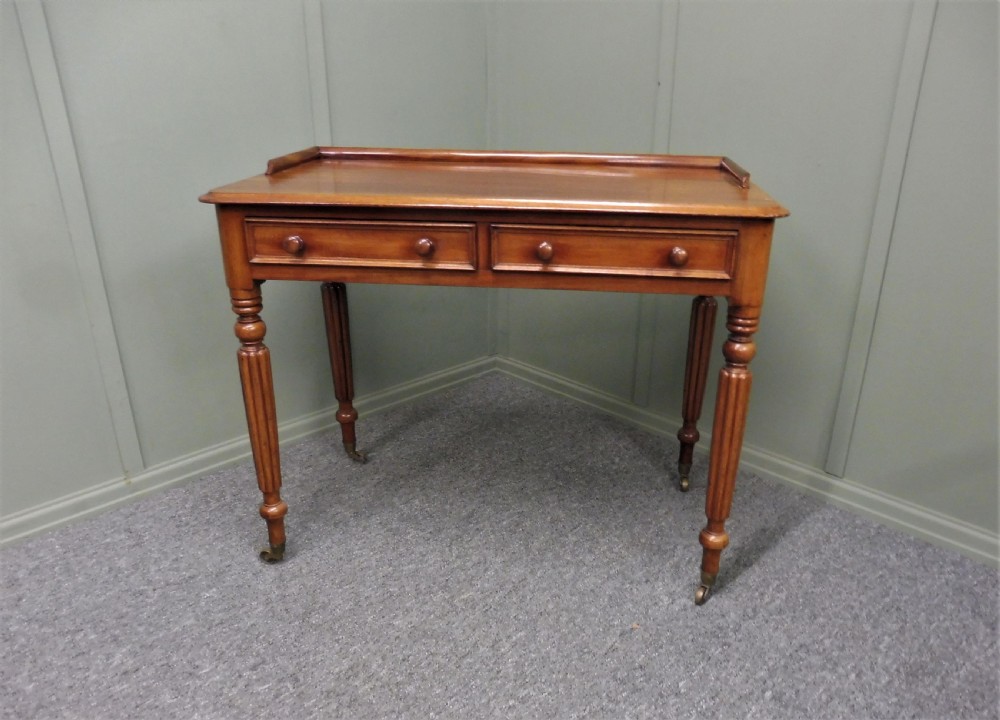 VICTORIAN MAHOGANY WRITING TABLE