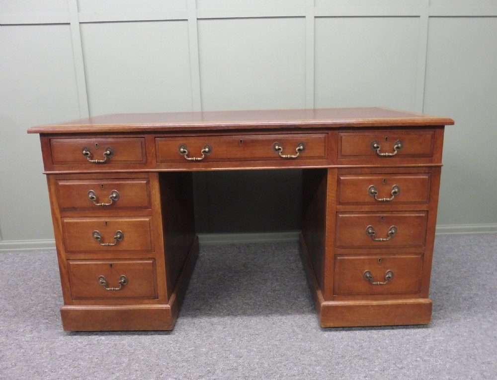 EDWARDIAN OAK PEDESTAL  DESK View II