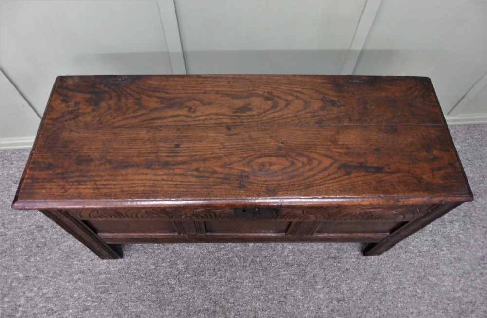 SMALL 18TH CENTURY OAK AND ELM COFFER View IV