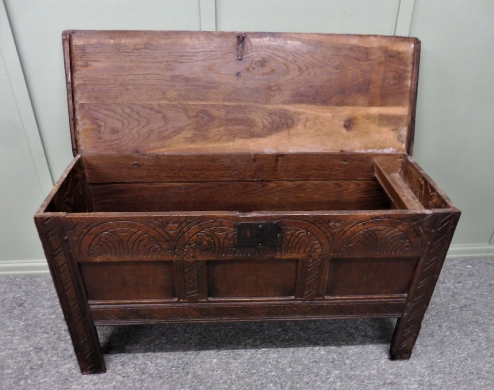 SMALL 18TH CENTURY OAK AND ELM COFFER View IX