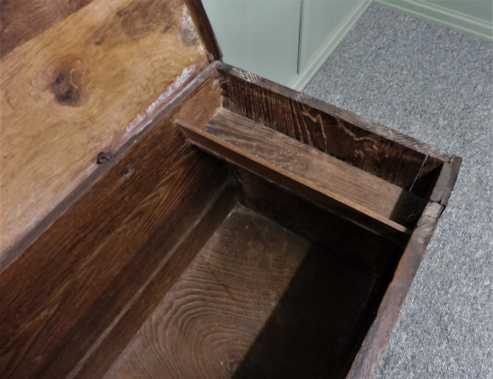 SMALL 18TH CENTURY OAK AND ELM COFFER View XI
