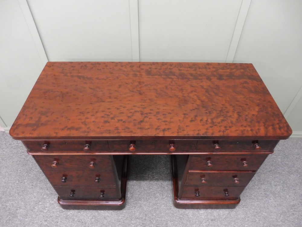VICTORIAN PEDESTAL DESK IN PLUM PUDDING MAHOGANY View IV
