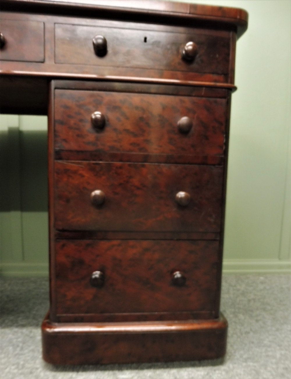 VICTORIAN PEDESTAL DESK IN PLUM PUDDING MAHOGANY View VI