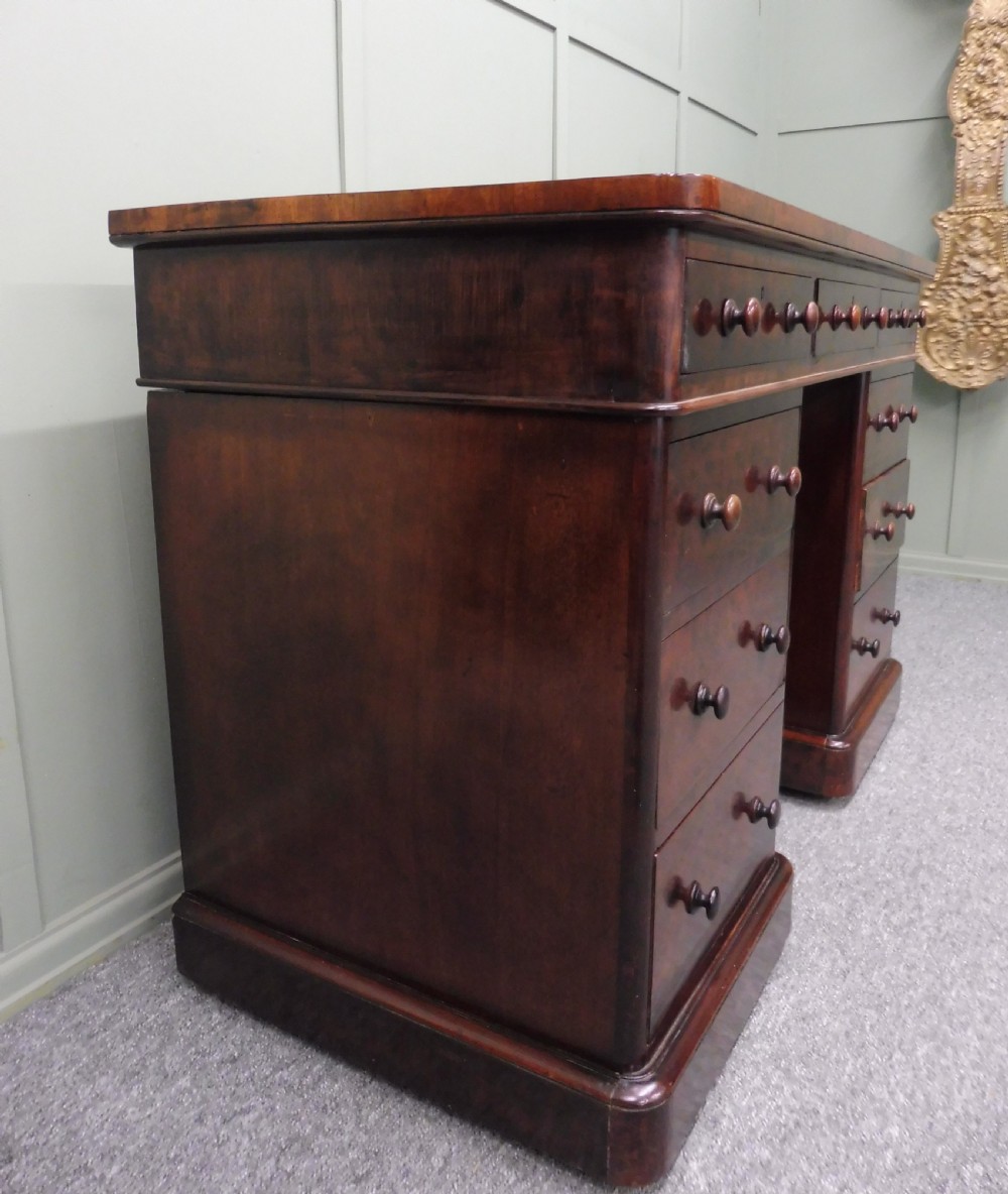 VICTORIAN PEDESTAL DESK IN PLUM PUDDING MAHOGANY View VIII