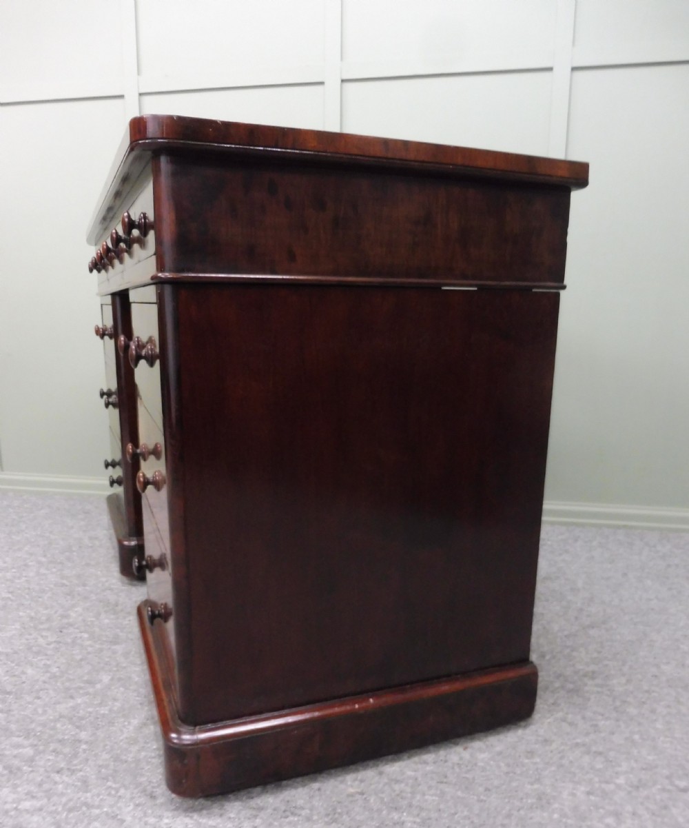 VICTORIAN PEDESTAL DESK IN PLUM PUDDING MAHOGANY View XIV