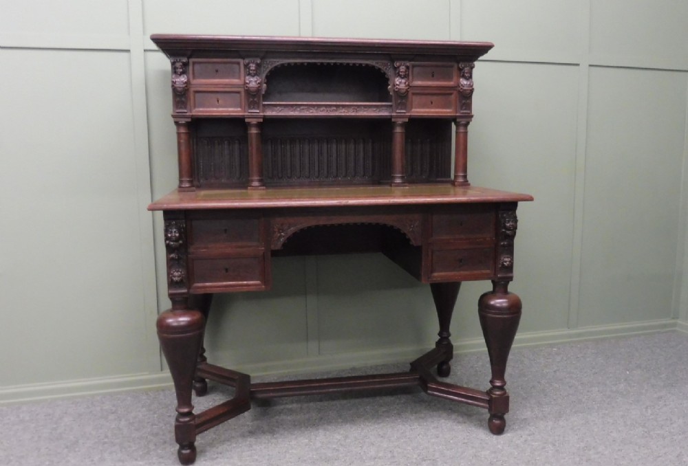 19TH CENTURY FLEMISH OAK DESK