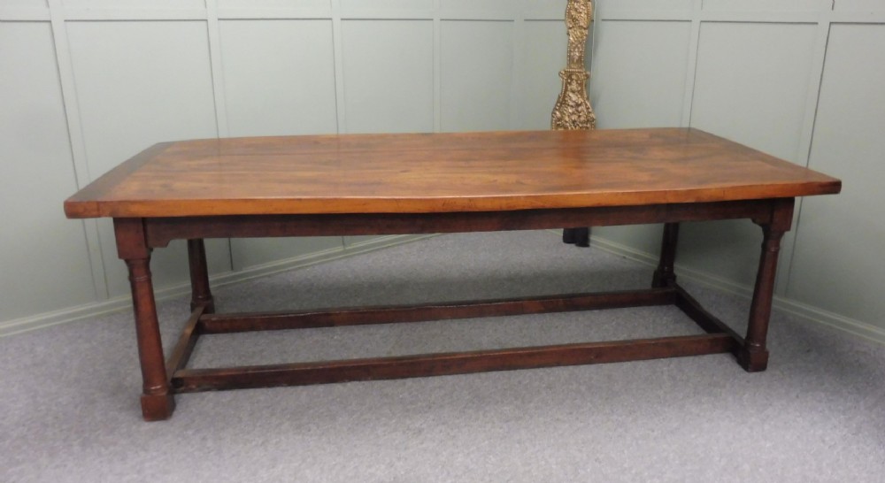 LARGE 18TH/19TH CENTURY OAK AND ELM DINING TABLE