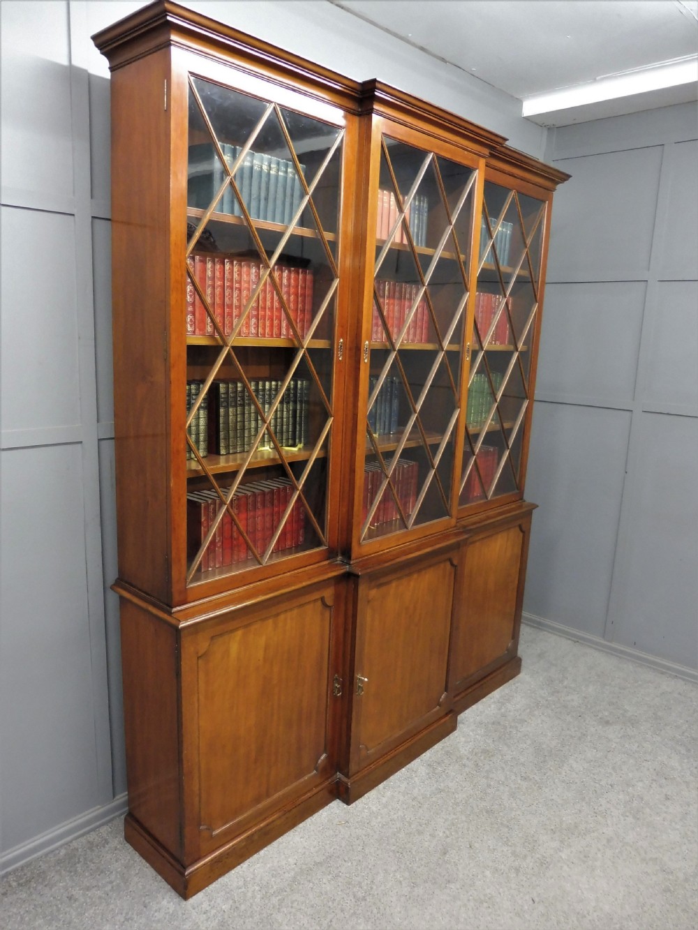 EDWARDIAN MAHOGANY LIBRARY BOOKCASE View III