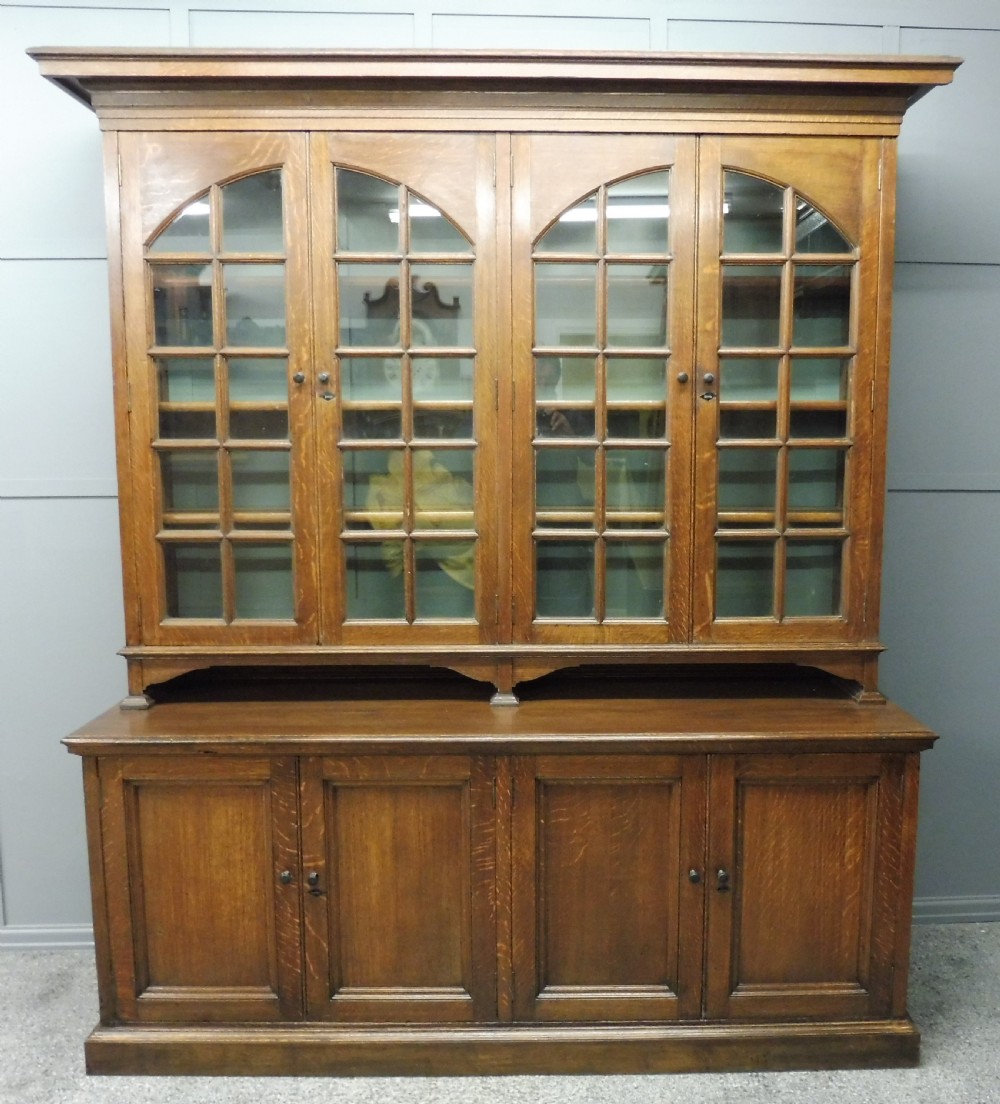 EXCELLENT PAIR OF OAK ARTS AND CRAFTS BOOKCASES View IV