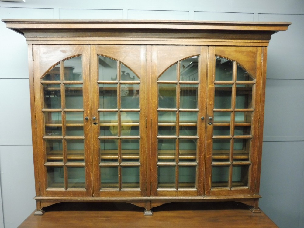 EXCELLENT PAIR OF OAK ARTS AND CRAFTS BOOKCASES View V