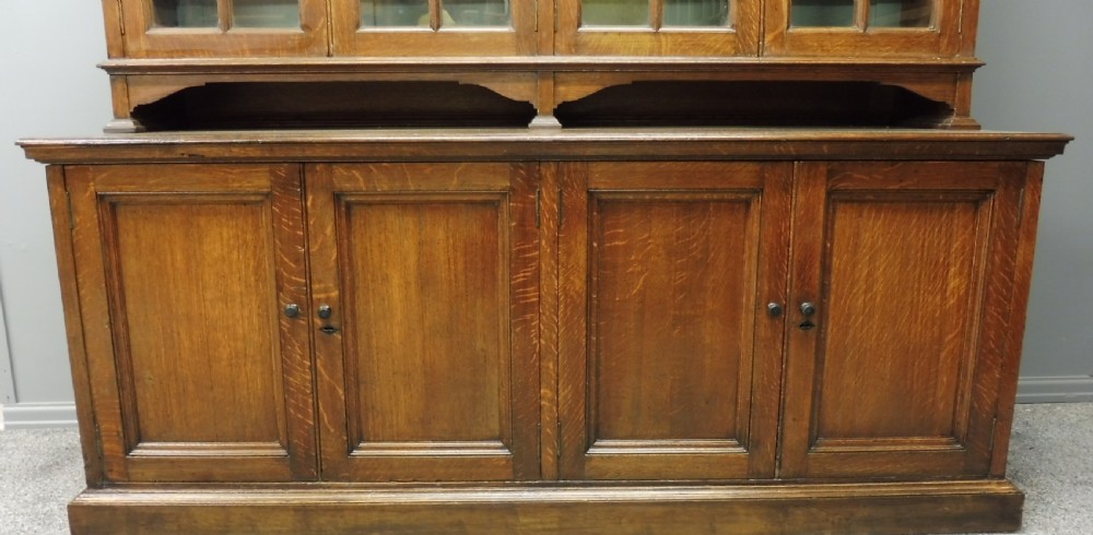 EXCELLENT PAIR OF OAK ARTS AND CRAFTS BOOKCASES View VI